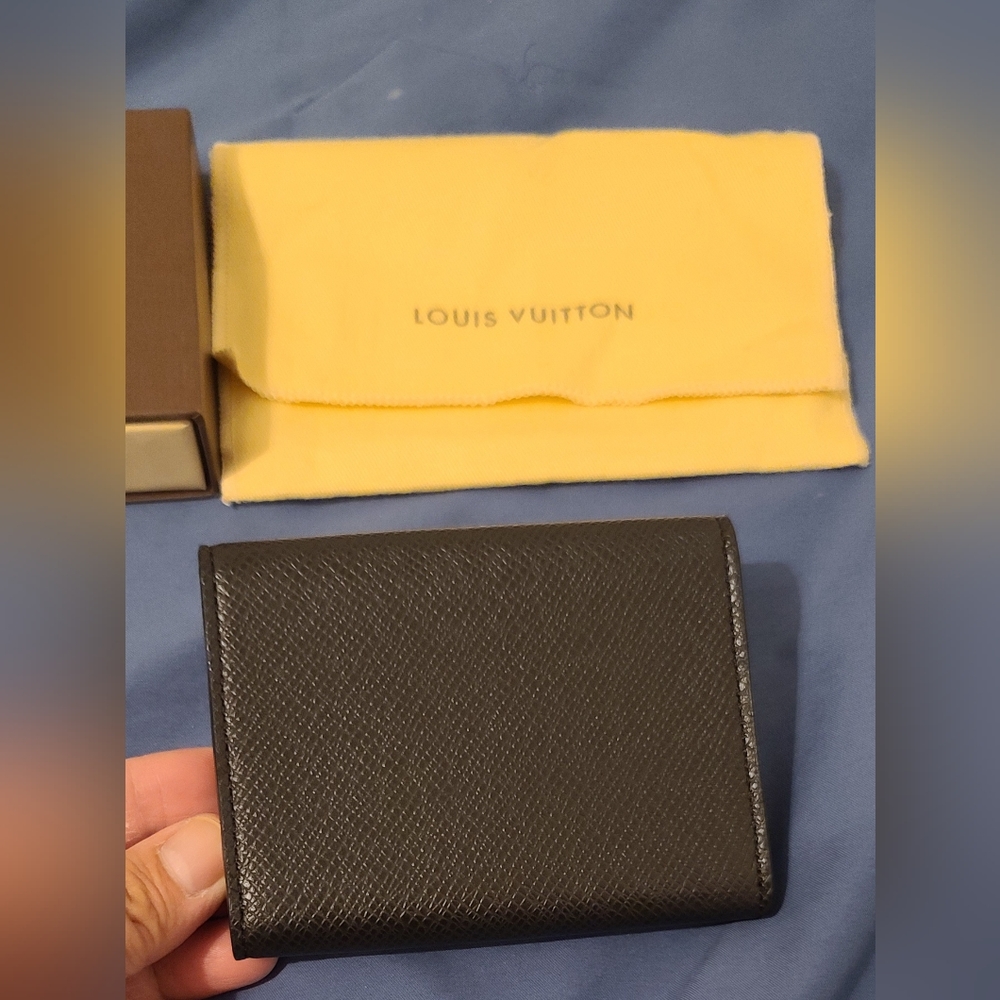 Authentic louisvuitton epi black card case - Picture 5 of 6